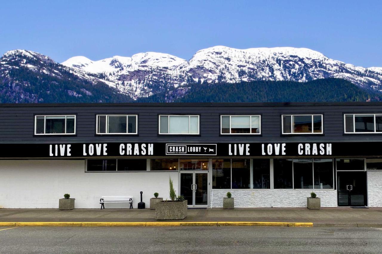 Crash Hotel Squamish Exteriör bild